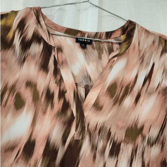 Torrid Water Color Print Georgette Hi-Low Short Sleeve Blouse - Picture 8 of 10